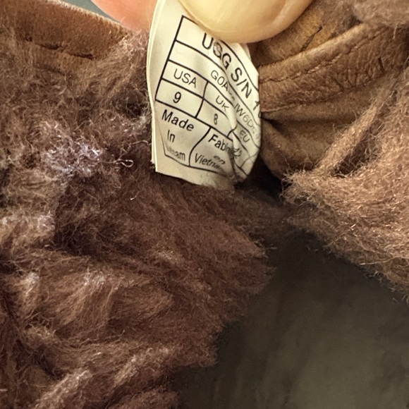 UGG Men's Tan Leather Chukka Boots - Picture 4 of 6